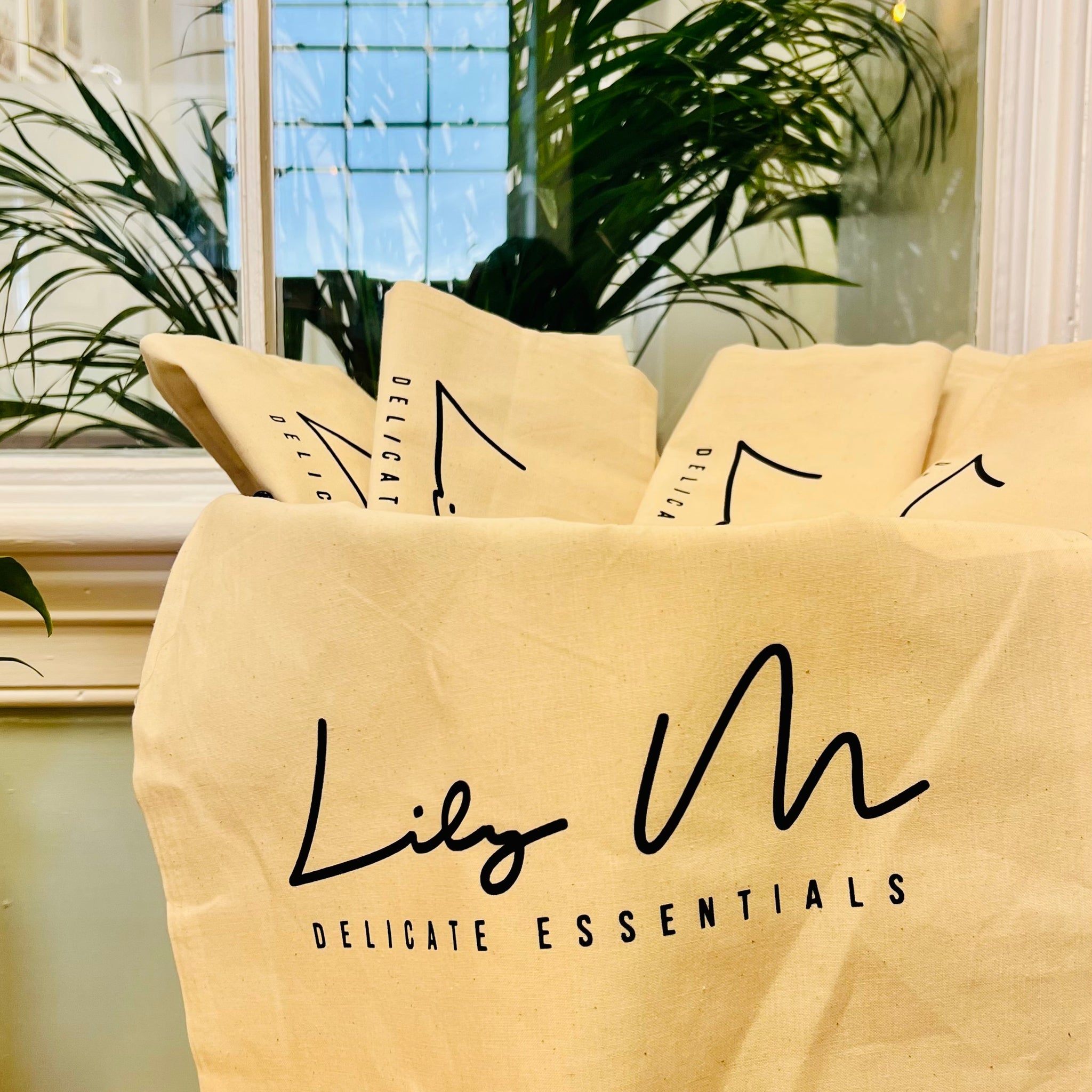 Lily M Tote