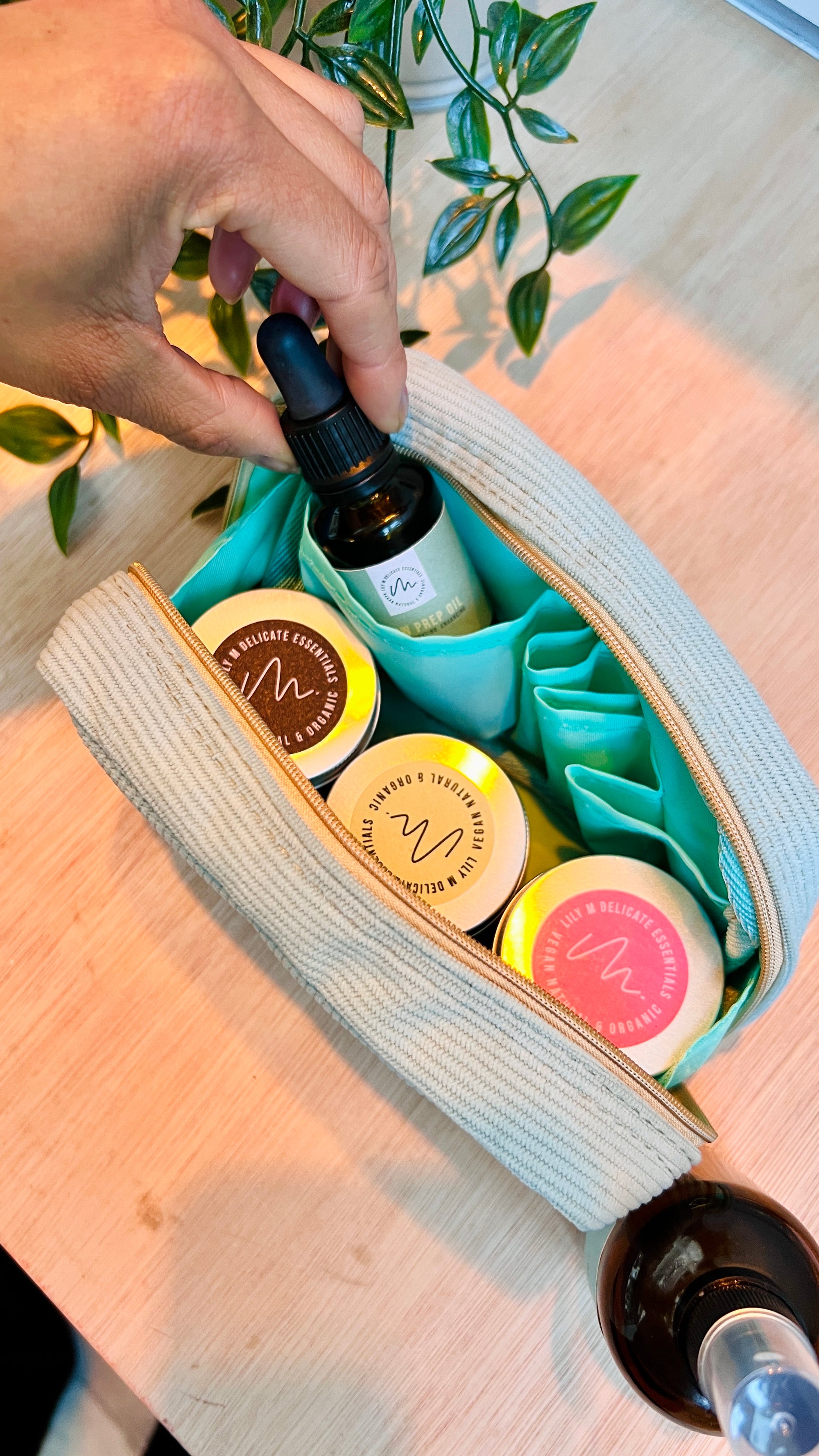 Essentials Beauty Bag